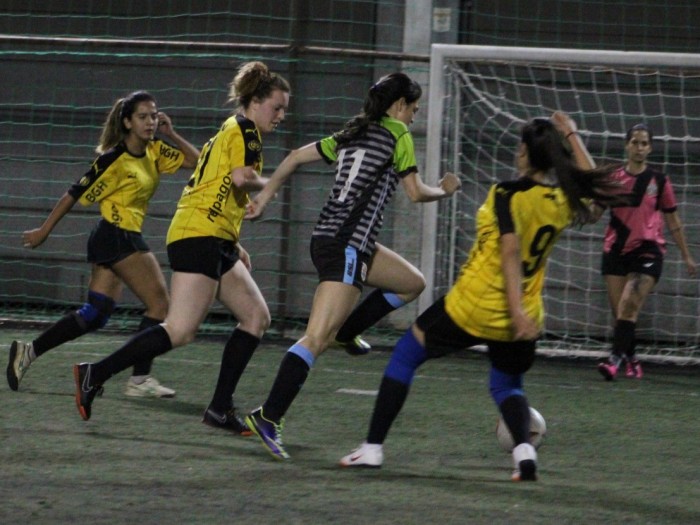 Las chicas dan cátedra de buen fútbol