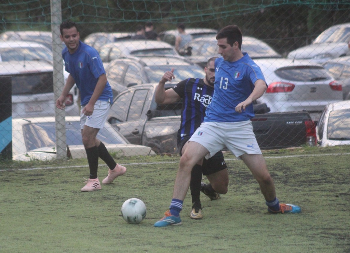 Tumbo al campeón y se instaló en las semifinales