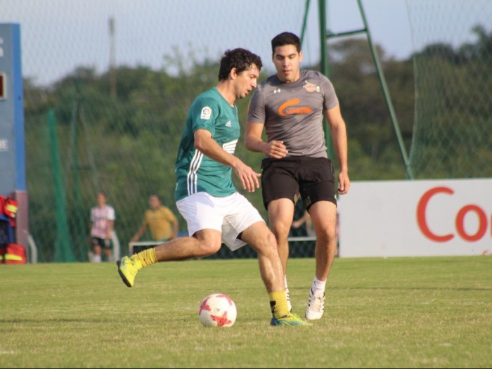 El campeón no levanta cabeza