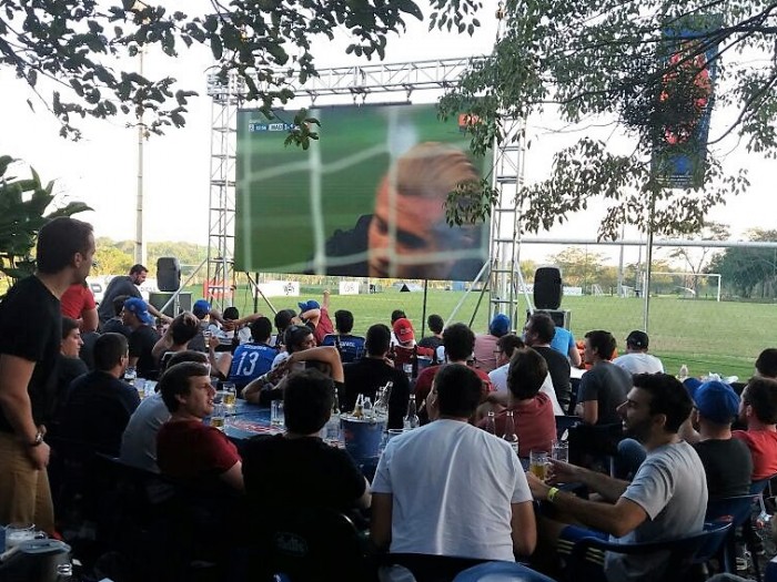 Retomada del fútbol con tercer tiempo de lujo