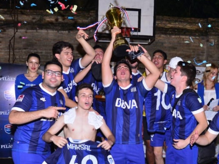 Tricampeón ascendente