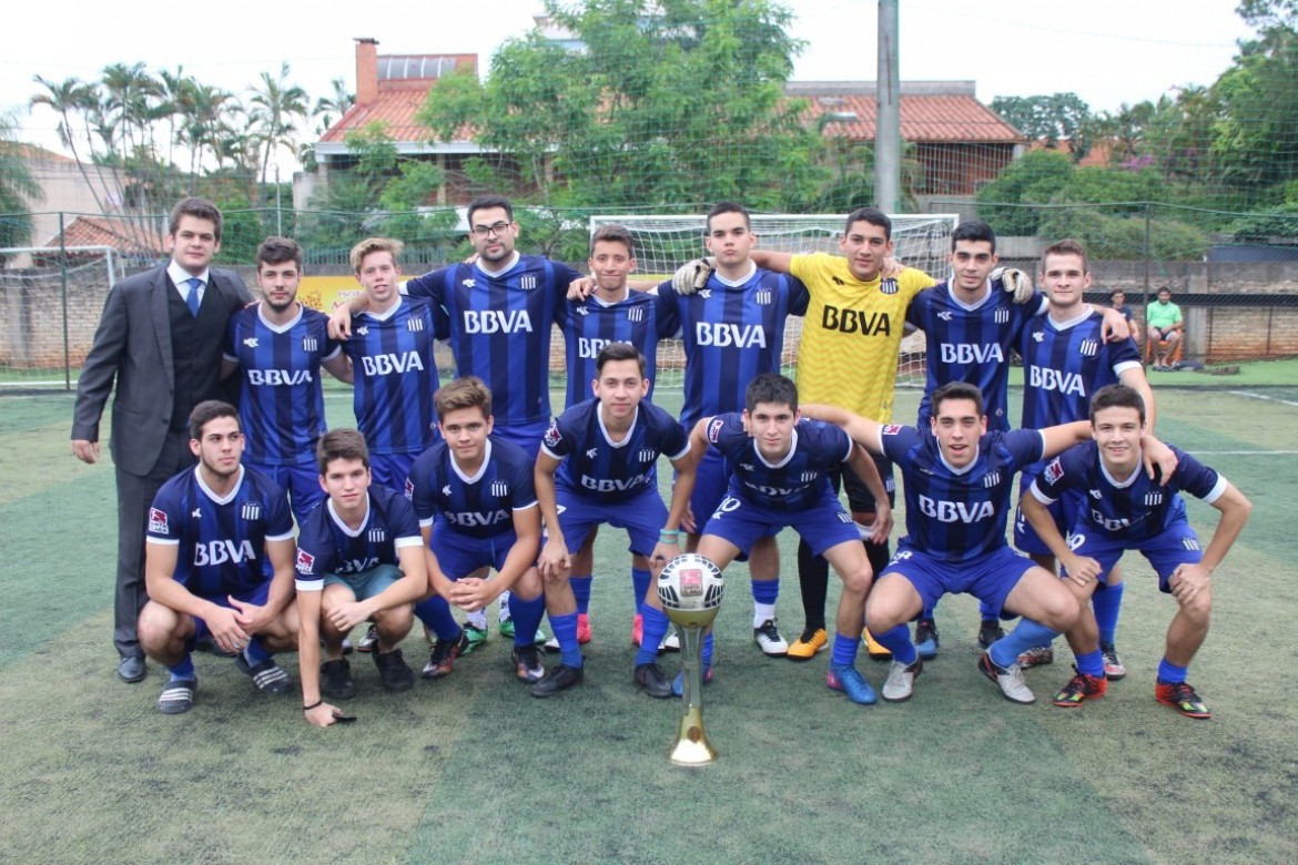 Se autodenominan “Antiasado FC” porque “son demasiados loros”