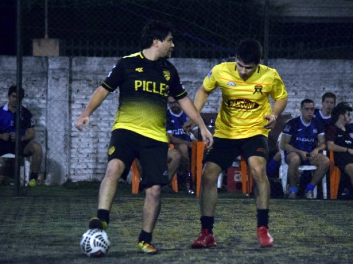 El líder perdió terreno y el campeón se acerca